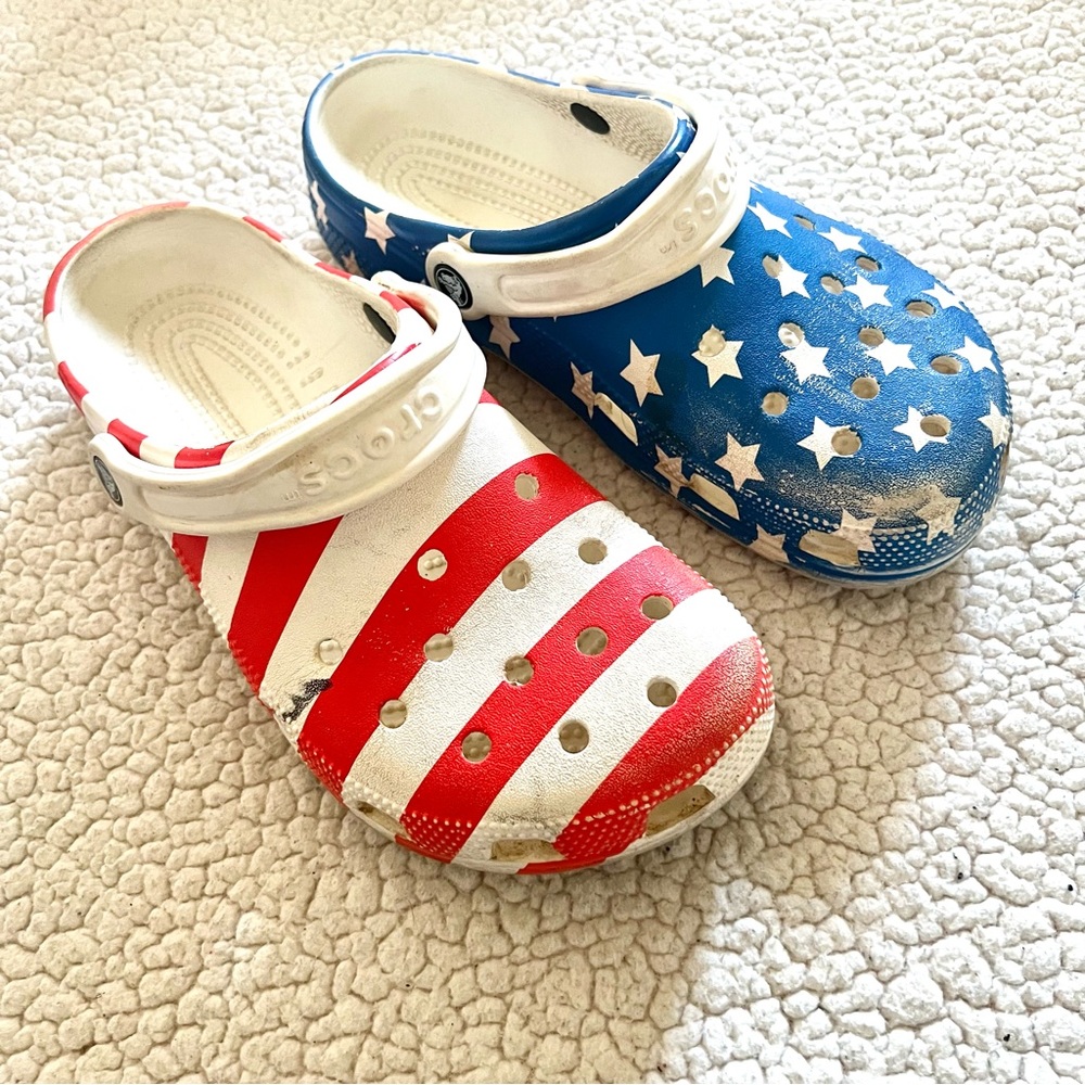 Crocs Flag design size 9Womens